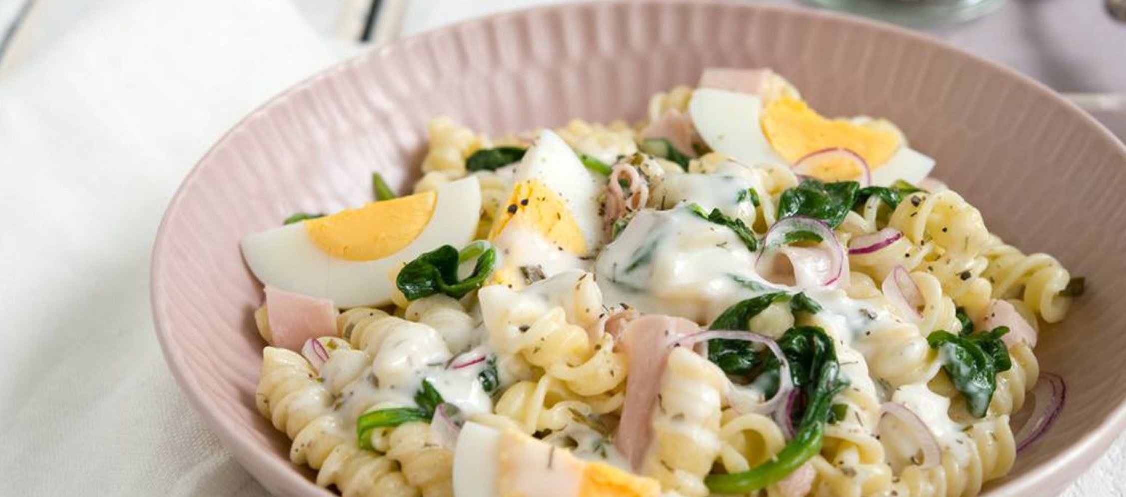 Rezept Nudelsalat mit Spinat, Ei und Schinken Rezept Nudelsalat mit Spinat, Ei und Schinken