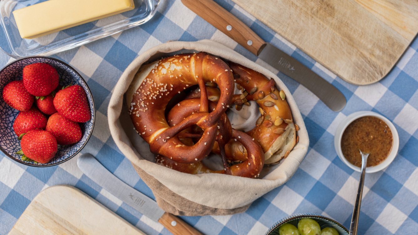 Oktoberfest Bretzel | © Foto von <a href="https://unsplash.com/@schluditsch?utm_source=unsplash&utm_medium=referral&utm_content=creditCopyText">Daniel Schludi</a> auf <a href="https://unsplash.com/de/fotos/DzGefKHQA9A?utm_source=unsplash&utm_medium=referral&utm_content=creditCopyText">Unsplash</a>   